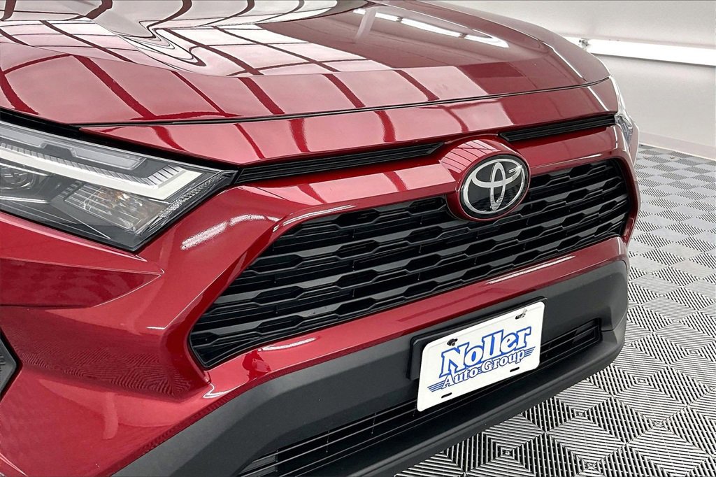 Used 2024 Toyota RAV4 LE image 28