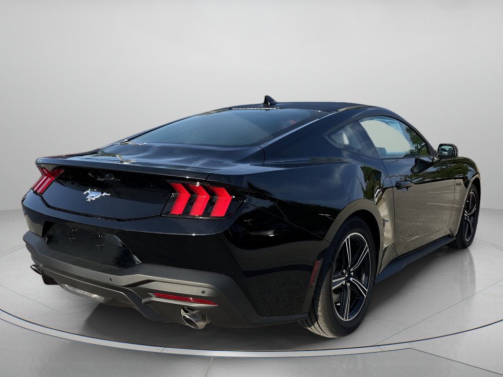 Used 2025 Ford Mustang Coupe RWD image 3