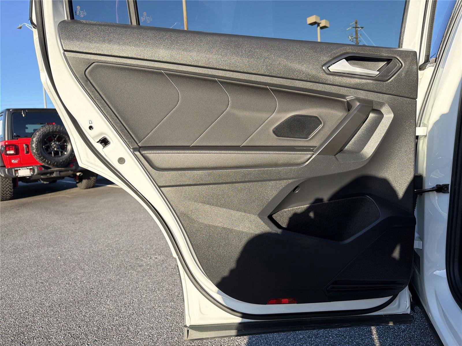 Used 2022 Volkswagen Tiguan SE image 19