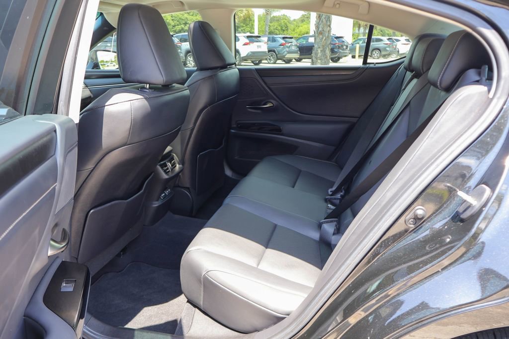 Used 2023 Lexus ES 350 w/ Premium Package FWD image 10