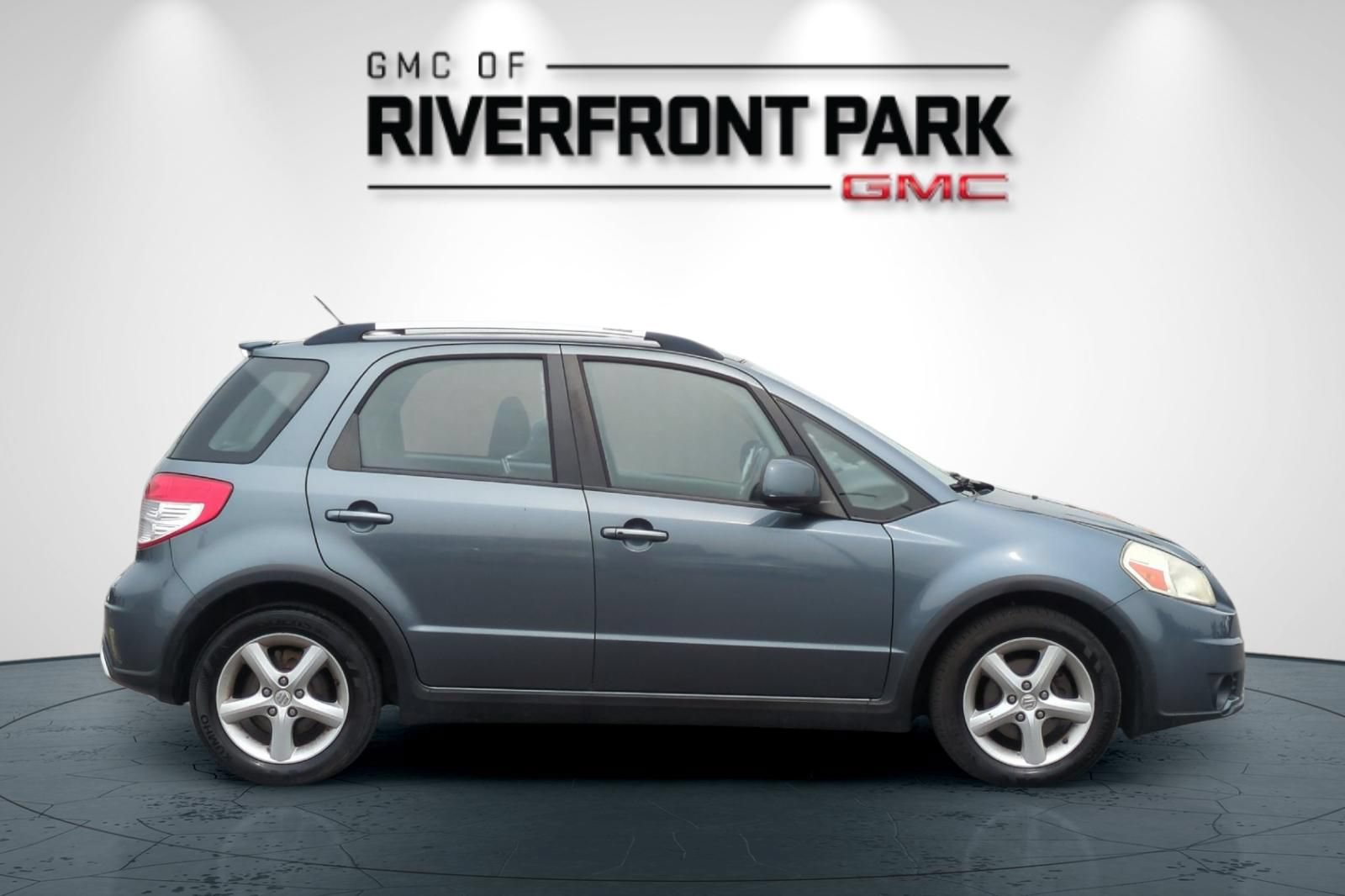 Used 2009 Suzuki SX4 AWD Hatchback w/ Touring Pkg image 2