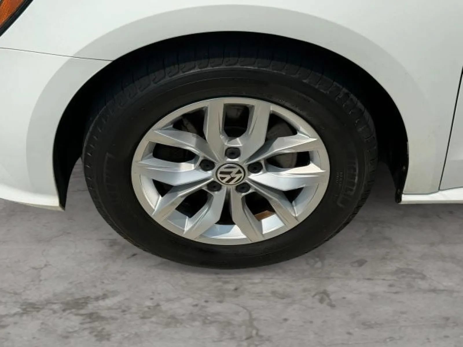 Used 2018 Volkswagen Passat 2.0T S FWD image 36