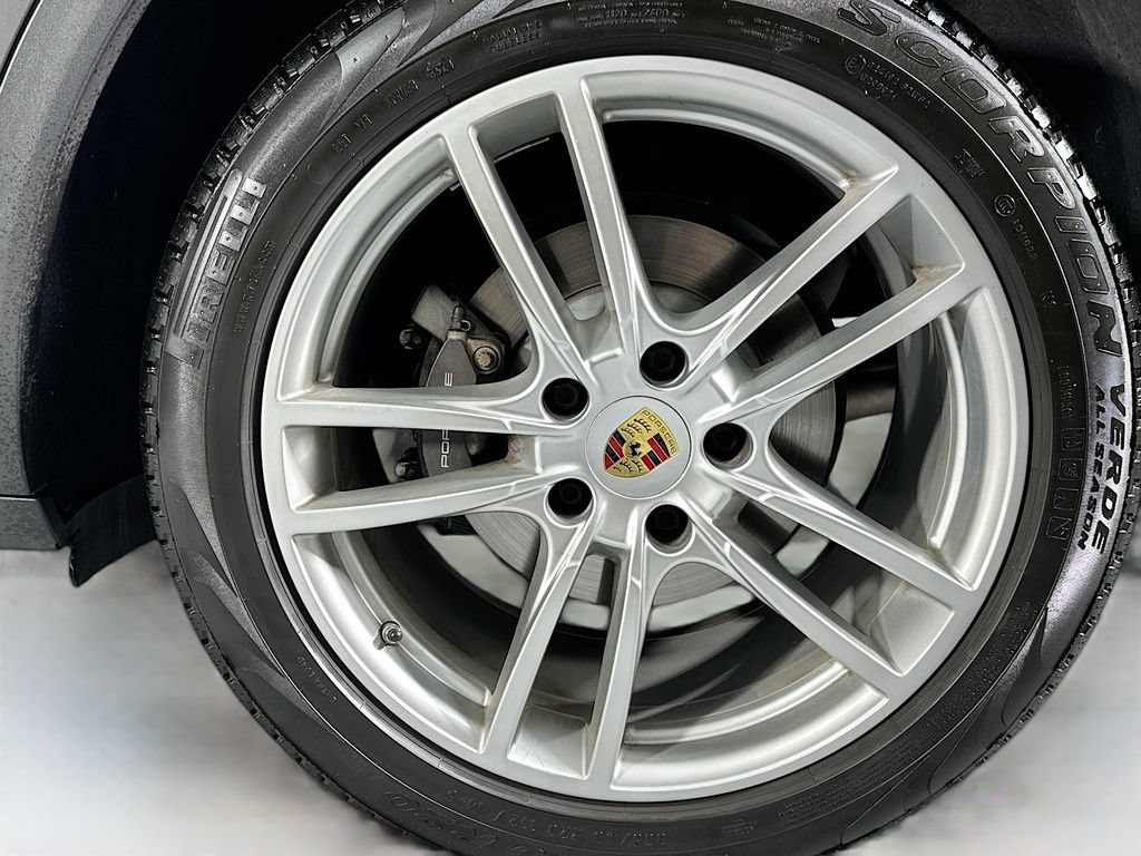 Certified 2020 Porsche Cayenne AWD/4WD image 32