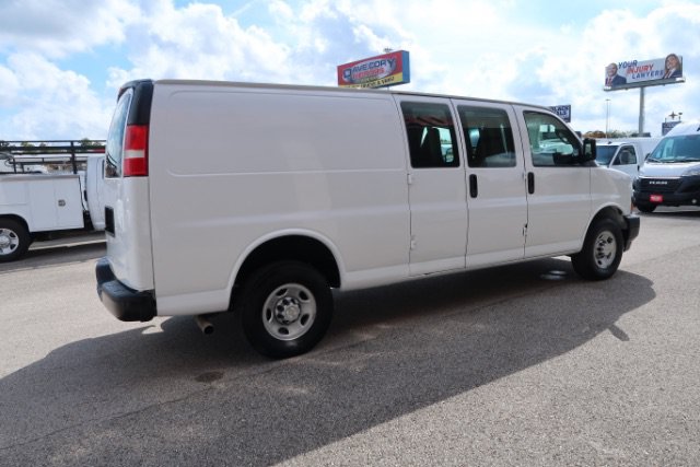 Used 2021 Chevrolet Express 2500 Extended RWD image 4