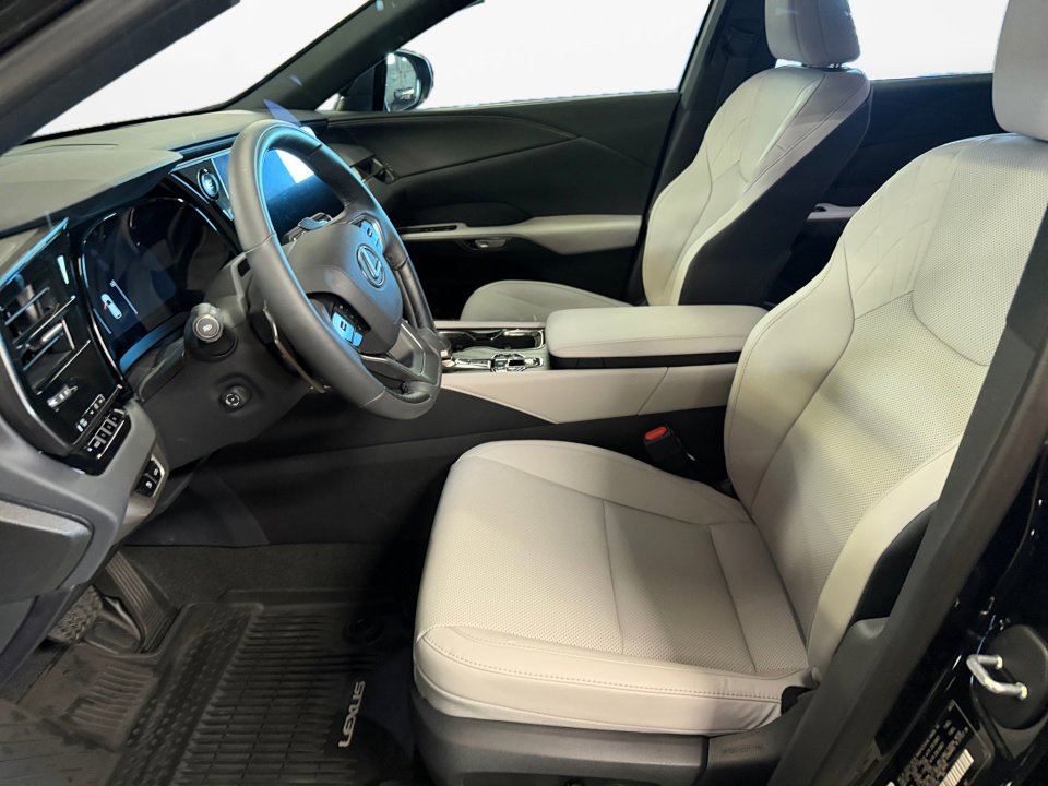 Used 2025 Lexus RX 350 F Sport w/ Convenience Package image 11