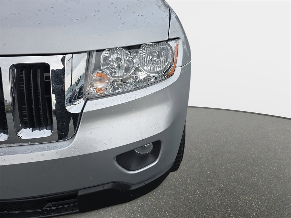 Used 2011 Jeep Grand Cherokee Laredo w/ Security & Convenience Group image 27