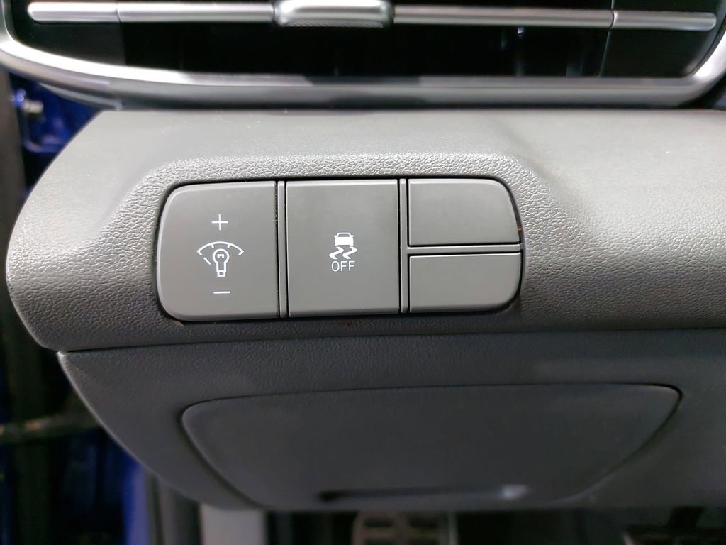 Used 2025 Hyundai Elantra Sport FWD image 25