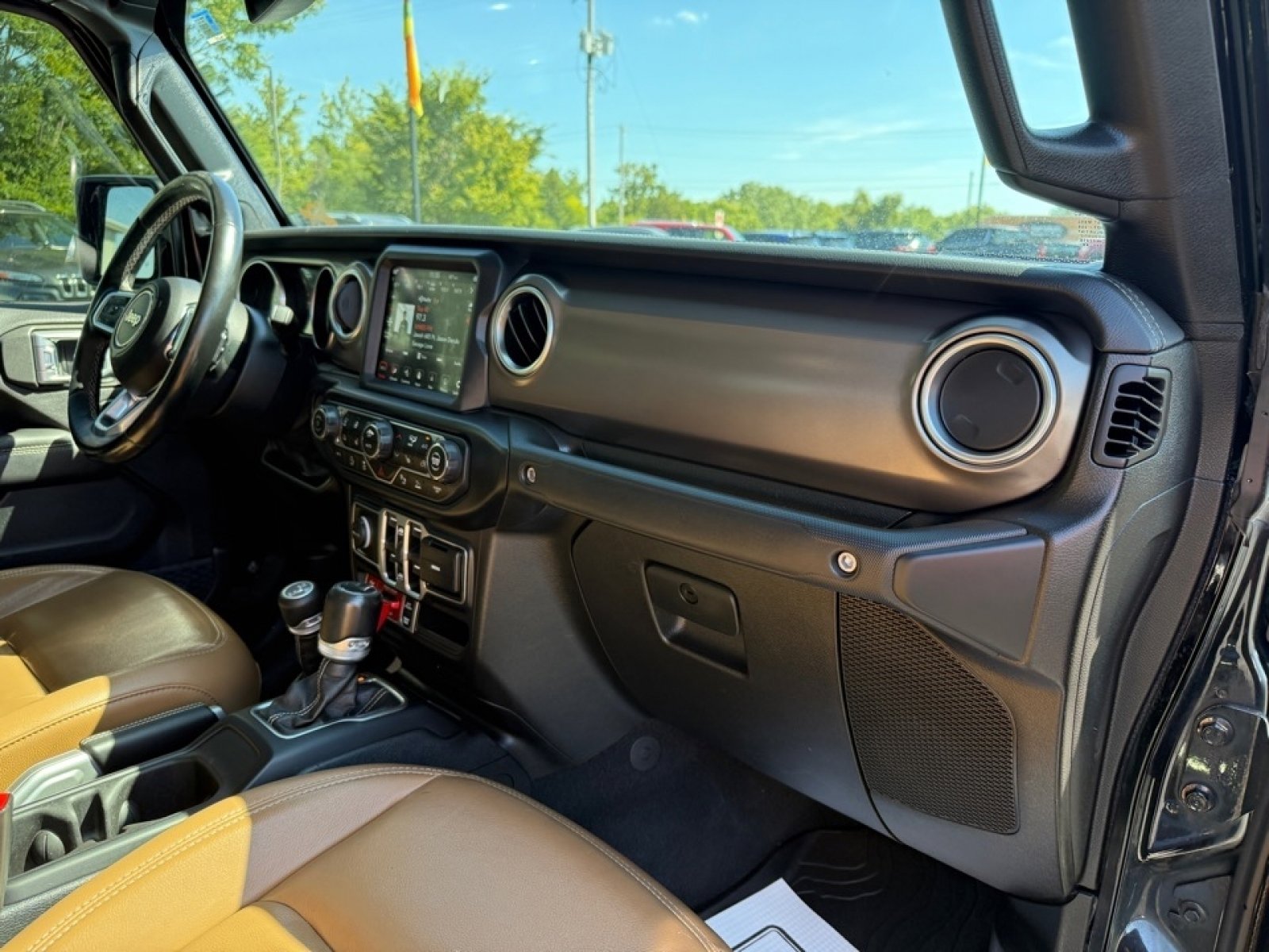 Used 2020 Jeep Gladiator Rubicon w/ Uconnect 4C Nav & Sound Group image 33