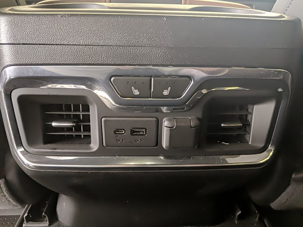 Used 2021 Chevrolet Silverado 1500 High Country w/ Technology Package image 16