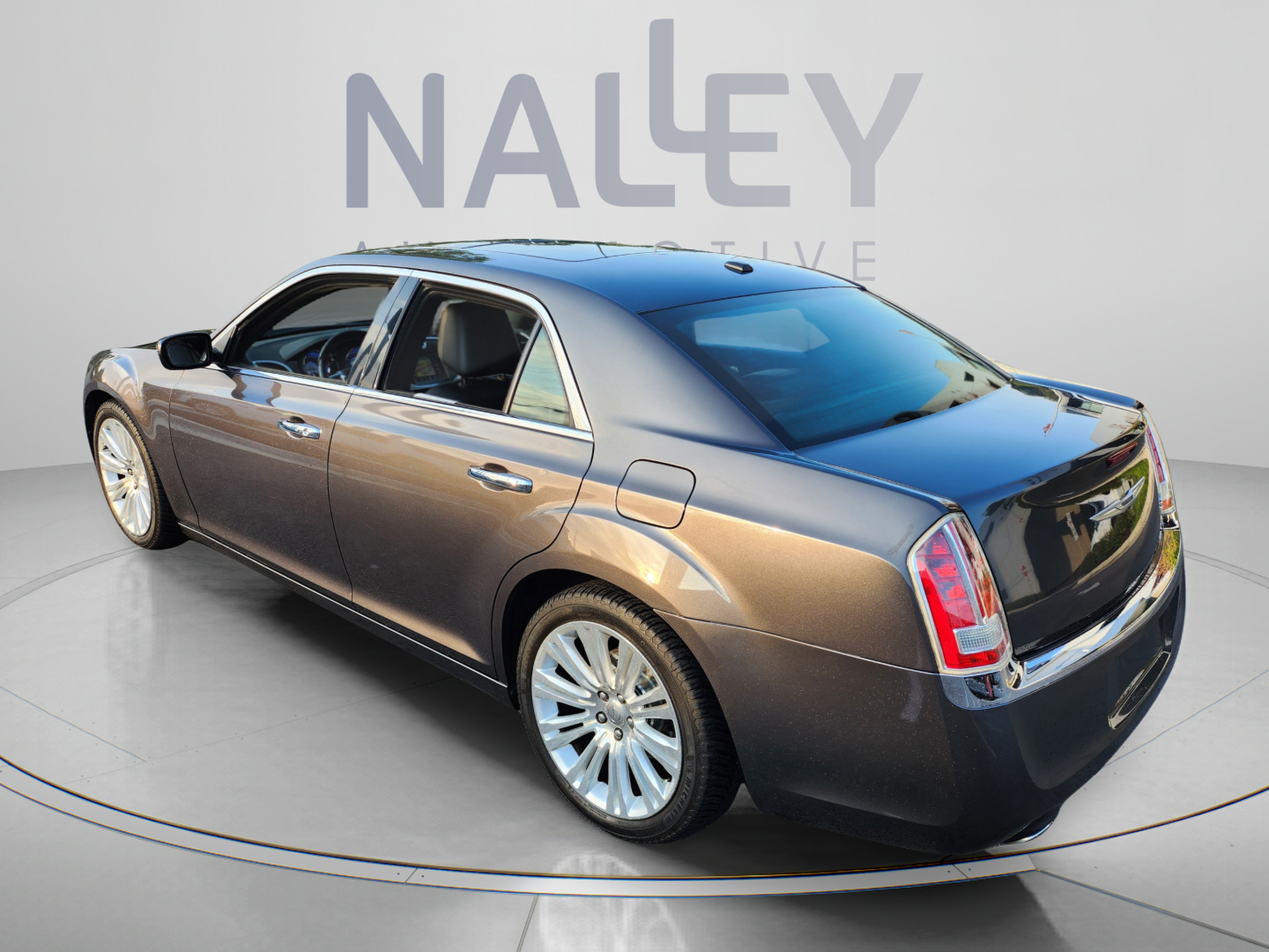 Used 2013 Chrysler 300 C RWD image 3