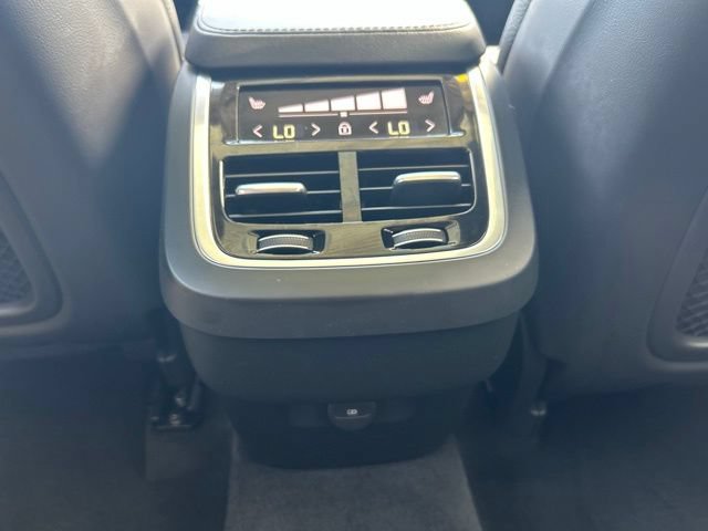 Used 2023 Volvo XC90 B6 Plus AWD/4WD image 16