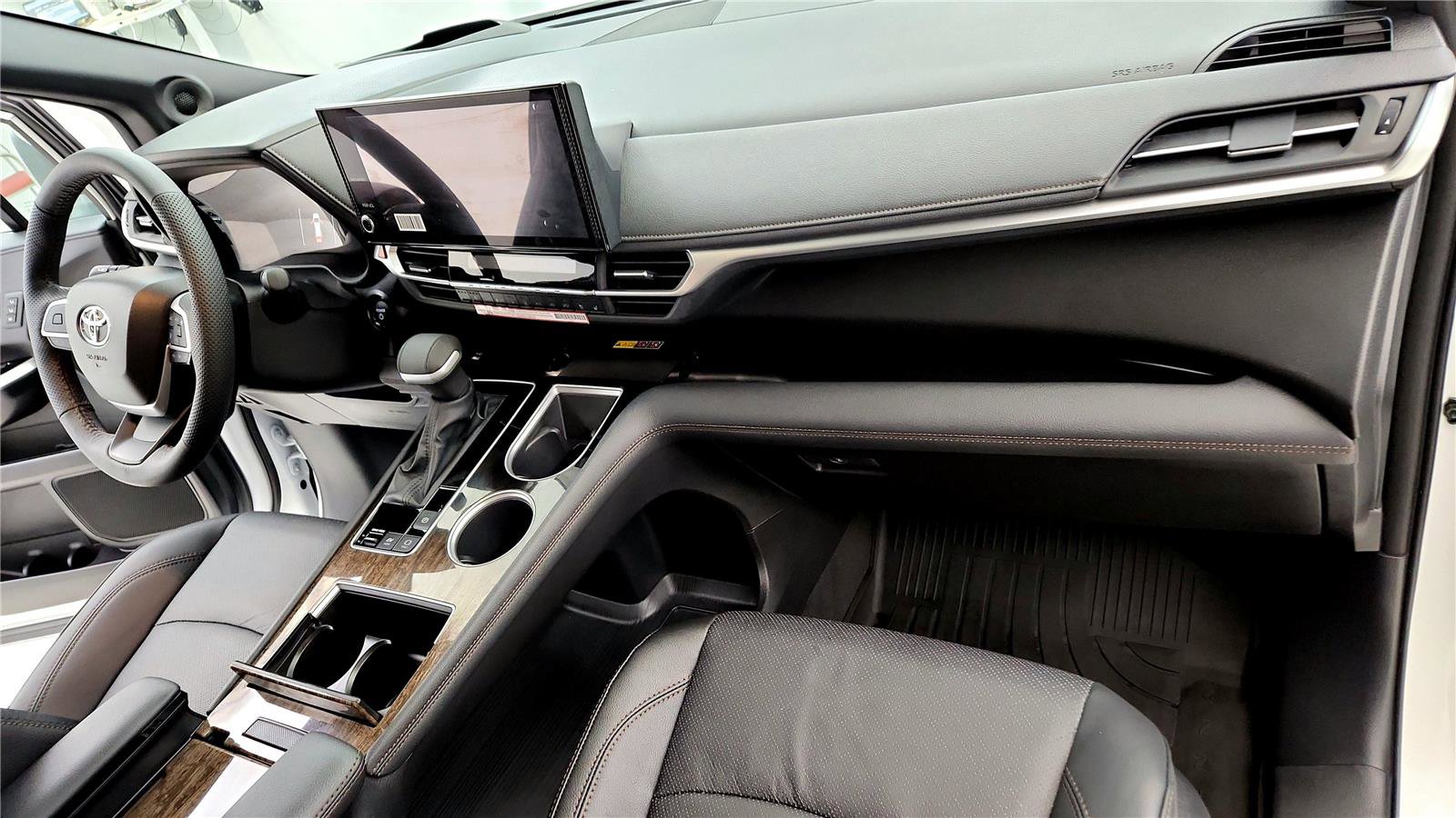 Used 2026 Toyota Sienna Platinum image 16