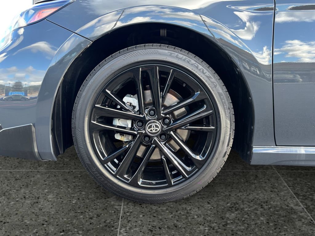 Used 2025 Toyota Camry SE image 9