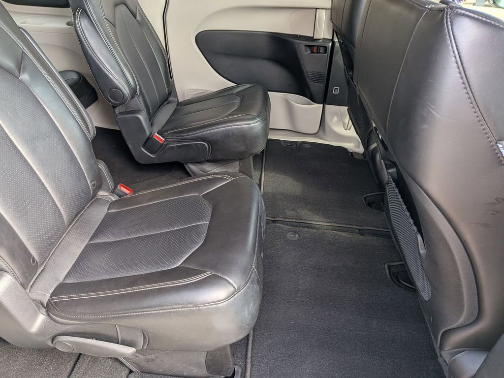 Used 2024 Chrysler Pacifica Touring-L image 26
