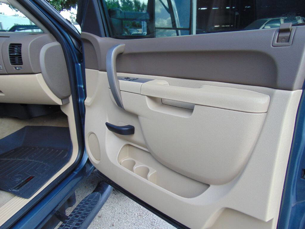 Used 2013 Chevrolet Silverado 2500 LT w/ Interior Plus Package image 32