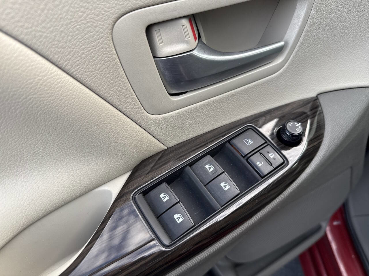 Used 2015 Toyota Sienna image 66