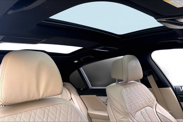 Used 2020 BMW 750i xDrive w/ Executive Package AWD/4WD image 27
