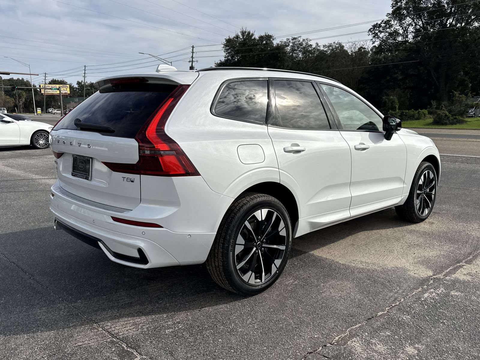 New 2026 Volvo XC60 T8 Plus w/ Protection Package Premier AWD/4WD image 5