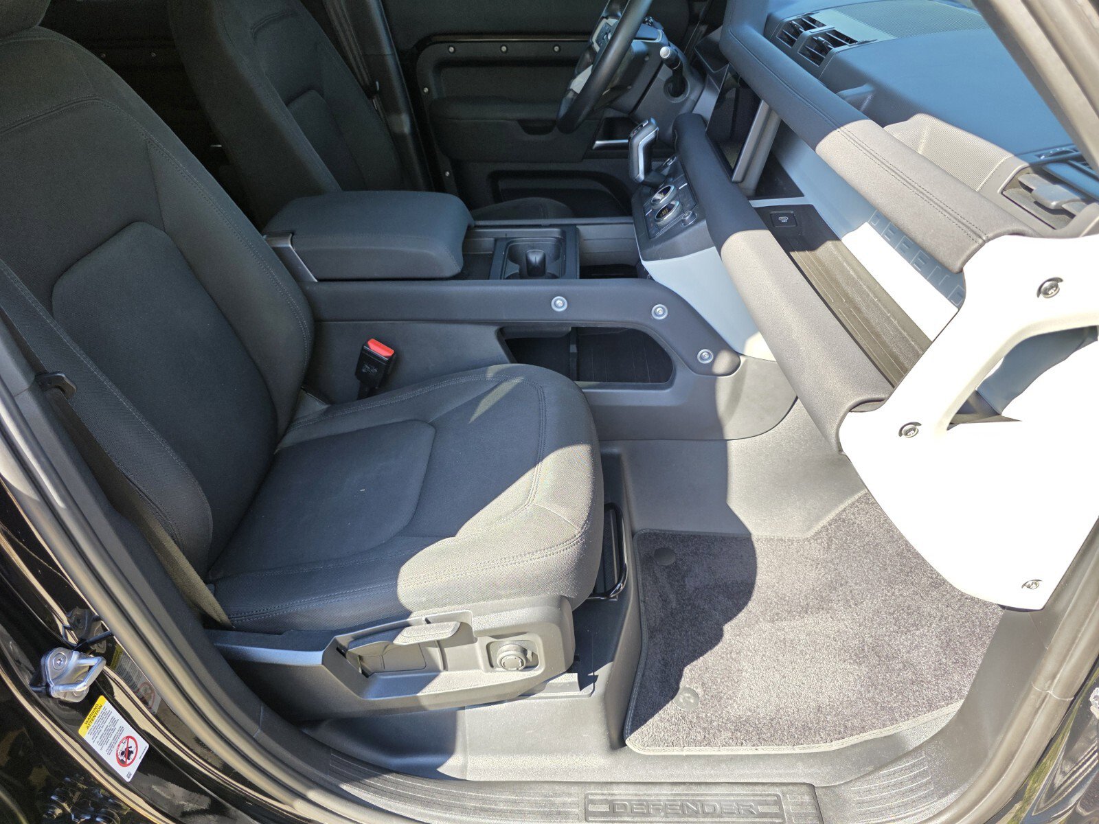 Used 2023 Land Rover Defender 110 image 3