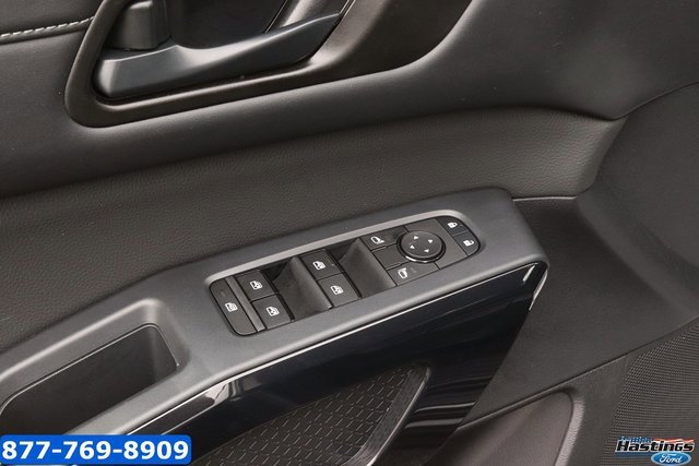 Used 2025 Nissan Pathfinder S image 9