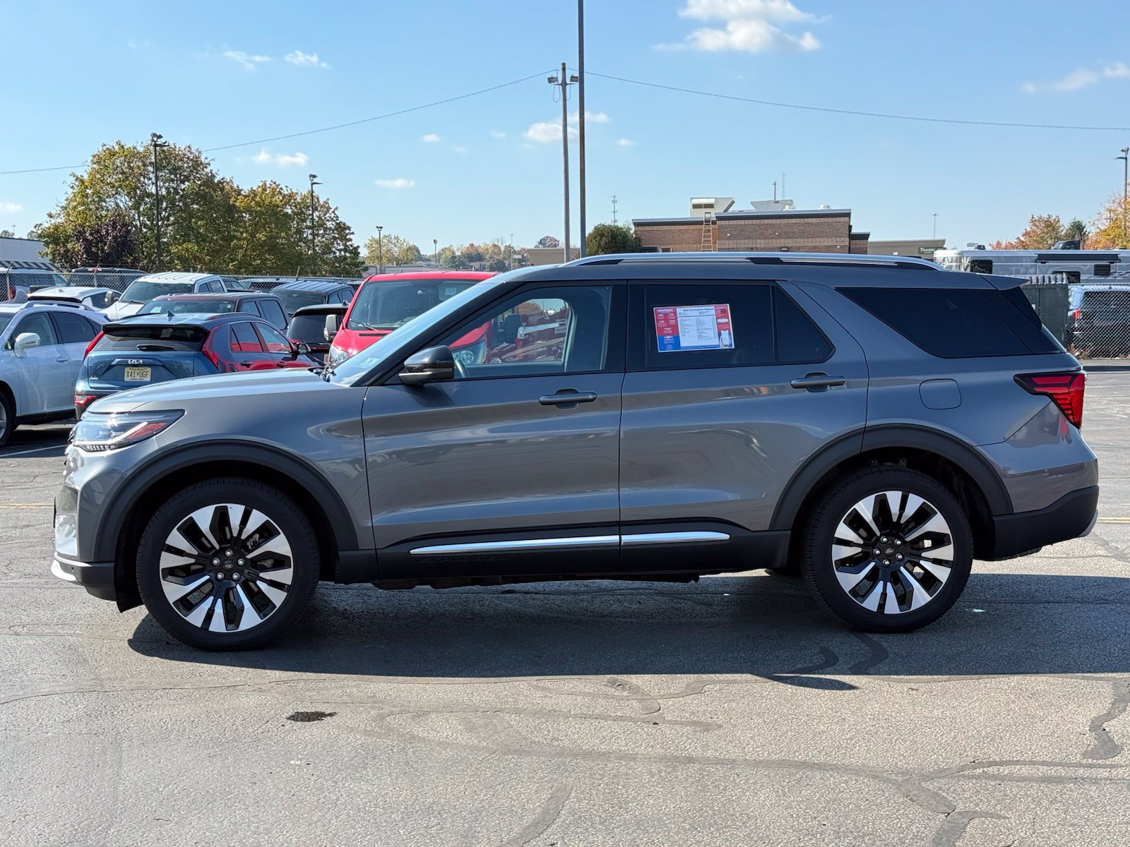 Used 2025 Ford Explorer Platinum w/ LUX Leather Package AWD/4WD image 7