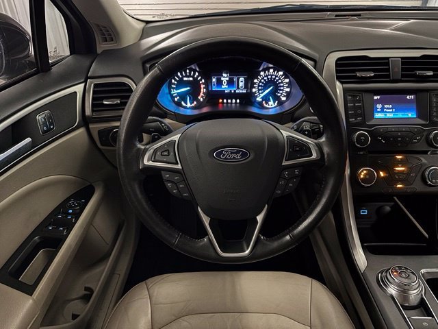 Used 2017 Ford Fusion SE FWD image 15