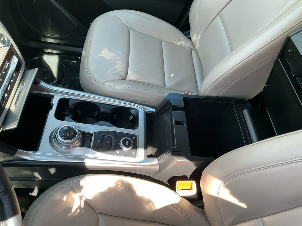 Used 2024 Ford Explorer XLT w/ Equipment Group 202A image 24