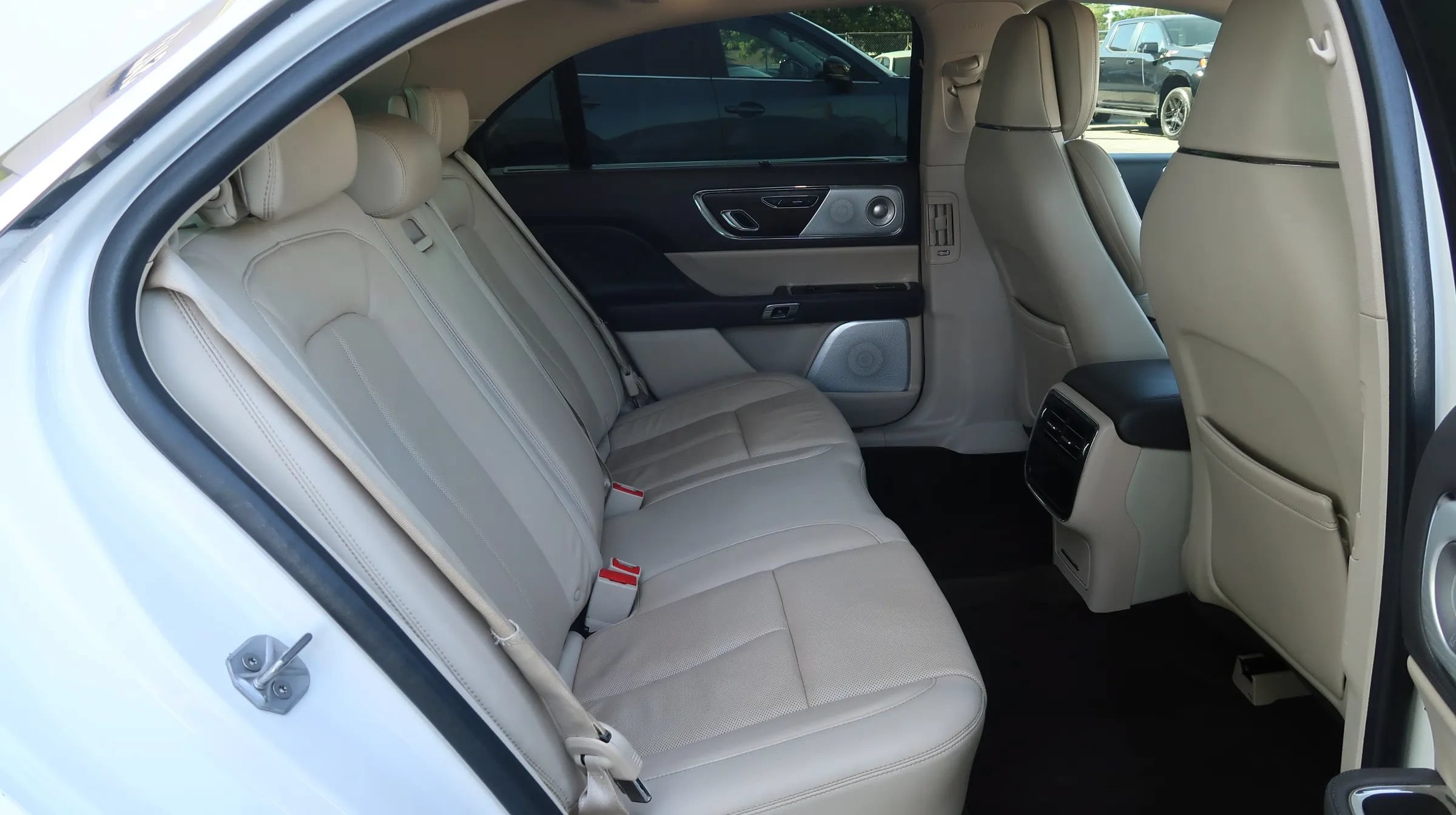 Used 2018 Lincoln Continental Reserve w/ Rear-seat Package FWD image 23