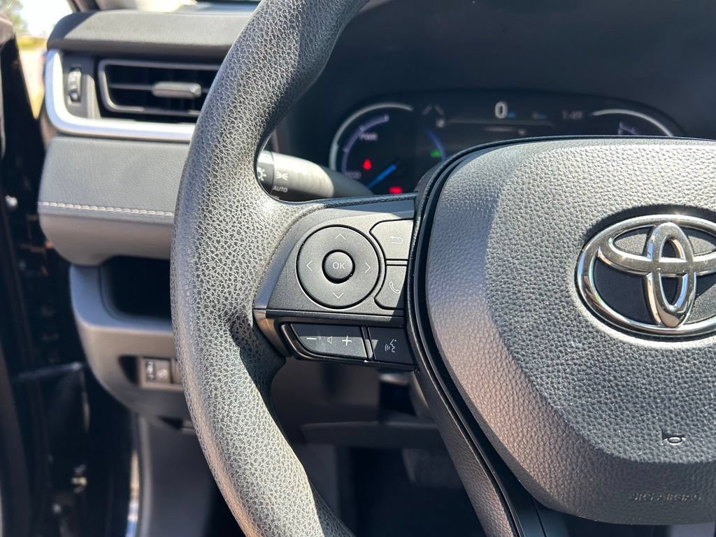Used 2025 Toyota RAV4 XLE AWD/4WD image 13