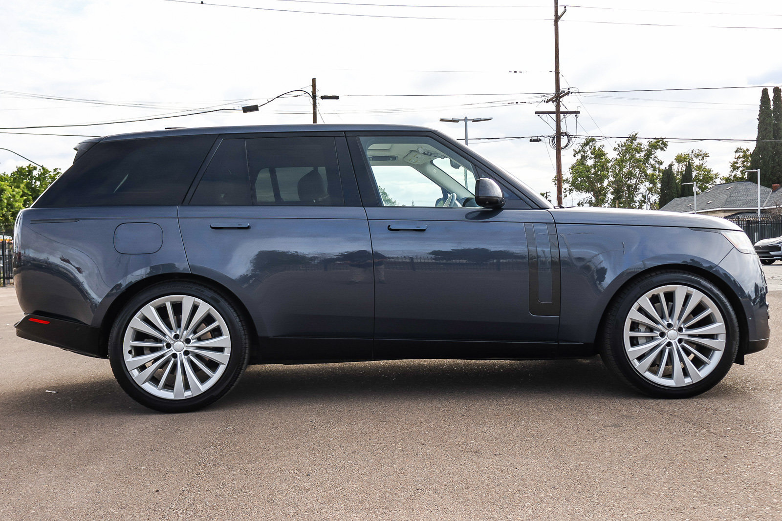 Certified 2024 Land Rover Range Rover SE AWD/4WD image 4