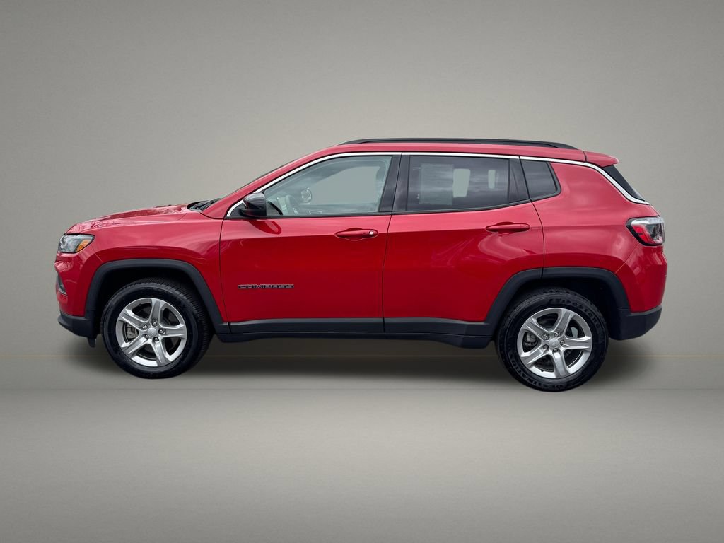 Used 2024 Jeep Compass Latitude AWD/4WD image 2