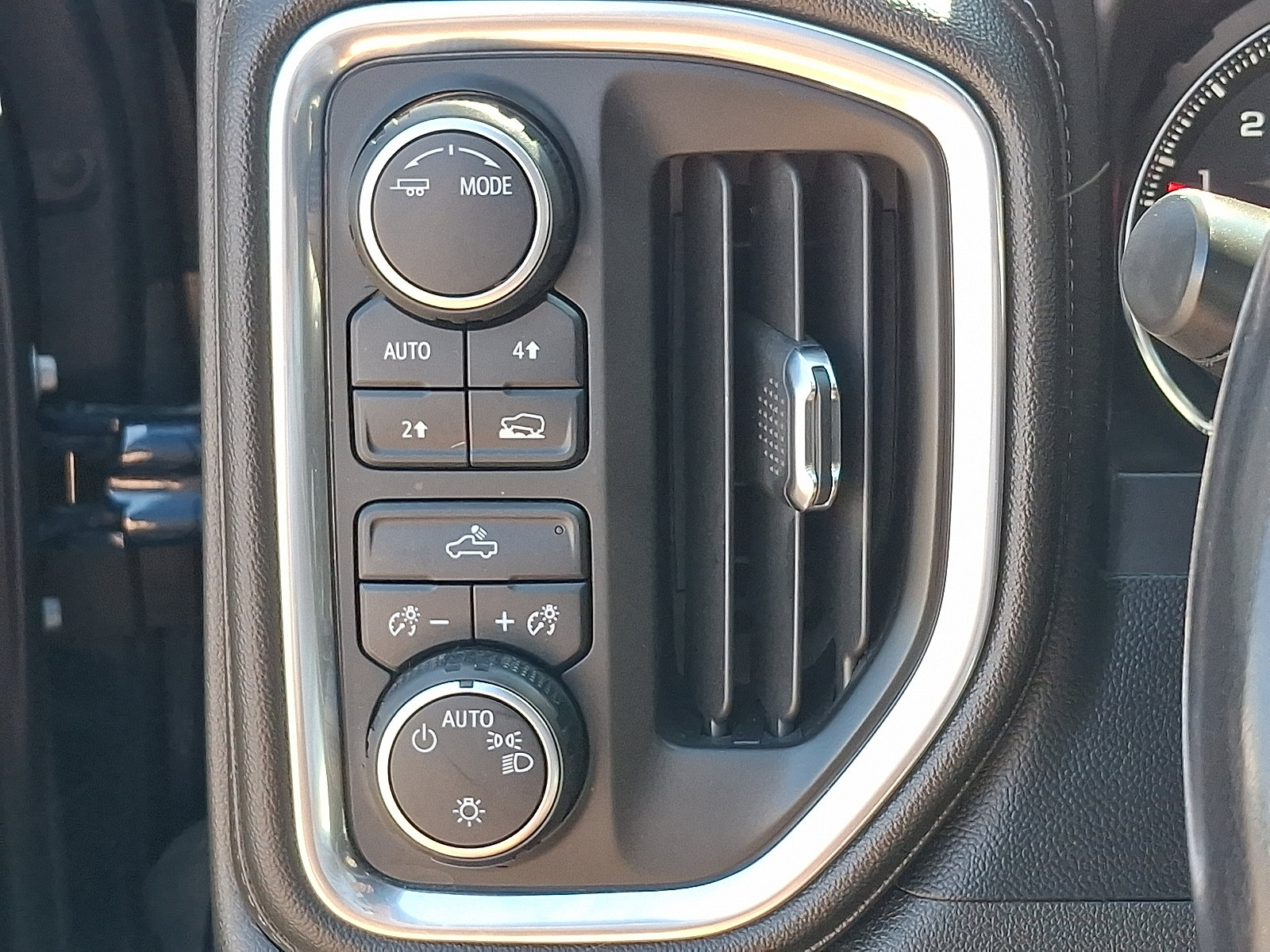 Used 2022 Chevrolet Silverado 1500 LT w/ Bed Protection Package AWD/4WD image 24