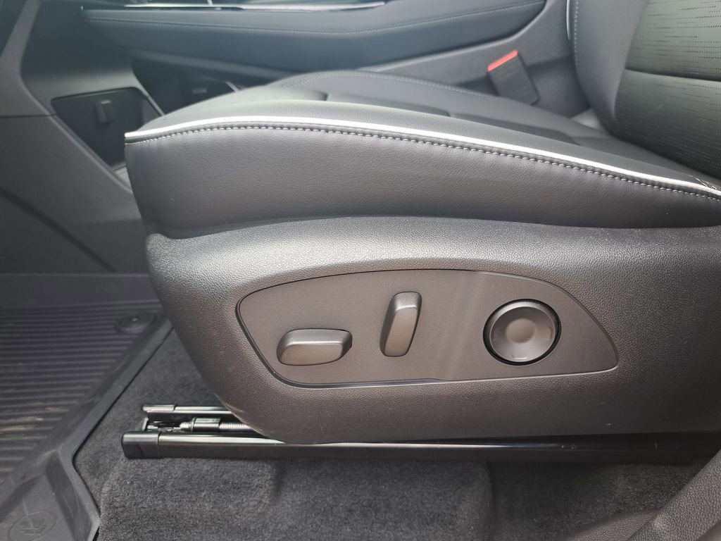New 2026 Buick Enclave Sport Touring w/ Power Package FWD image 32