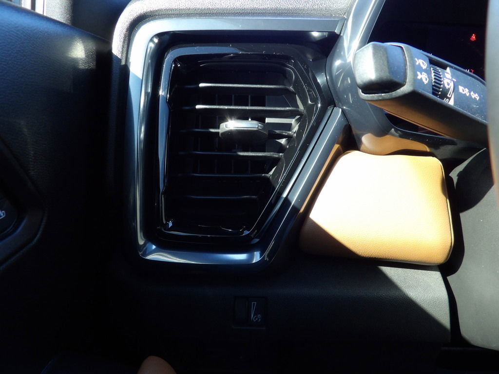 Used 2023 GMC Canyon AT4 w/ AT4 Premium Package image 19