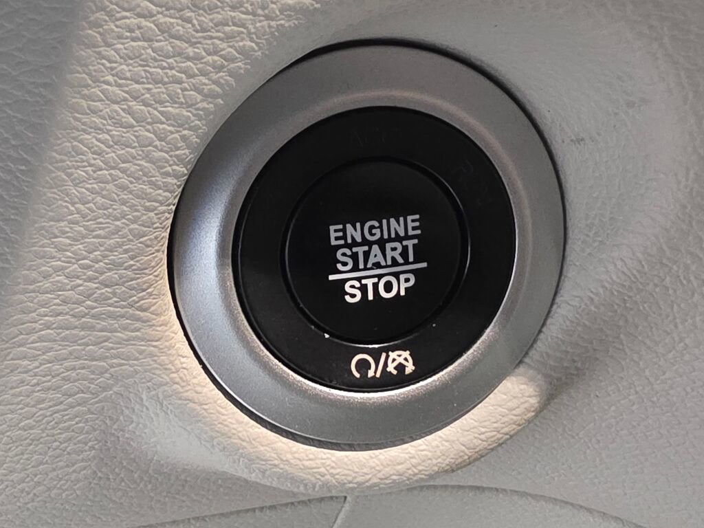 Used 2019 Chrysler Pacifica Touring-L Plus w/ Advanced Safetytec Group FWD image 21