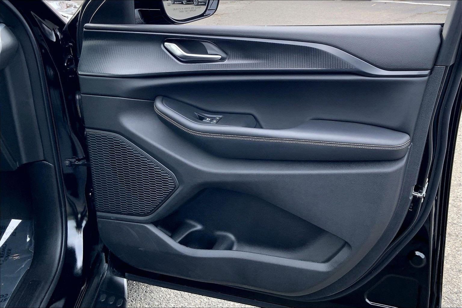 Certified 2025 Jeep Grand Cherokee Altitude image 21