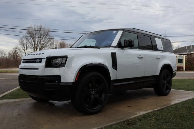 Used 2023 Land Rover Defender 130 X-Dynamic SE AWD/4WD image 7