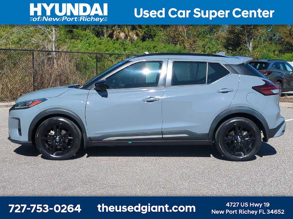 Used 2024 Nissan Kicks SR w/ SR Premium Package FWD image 2