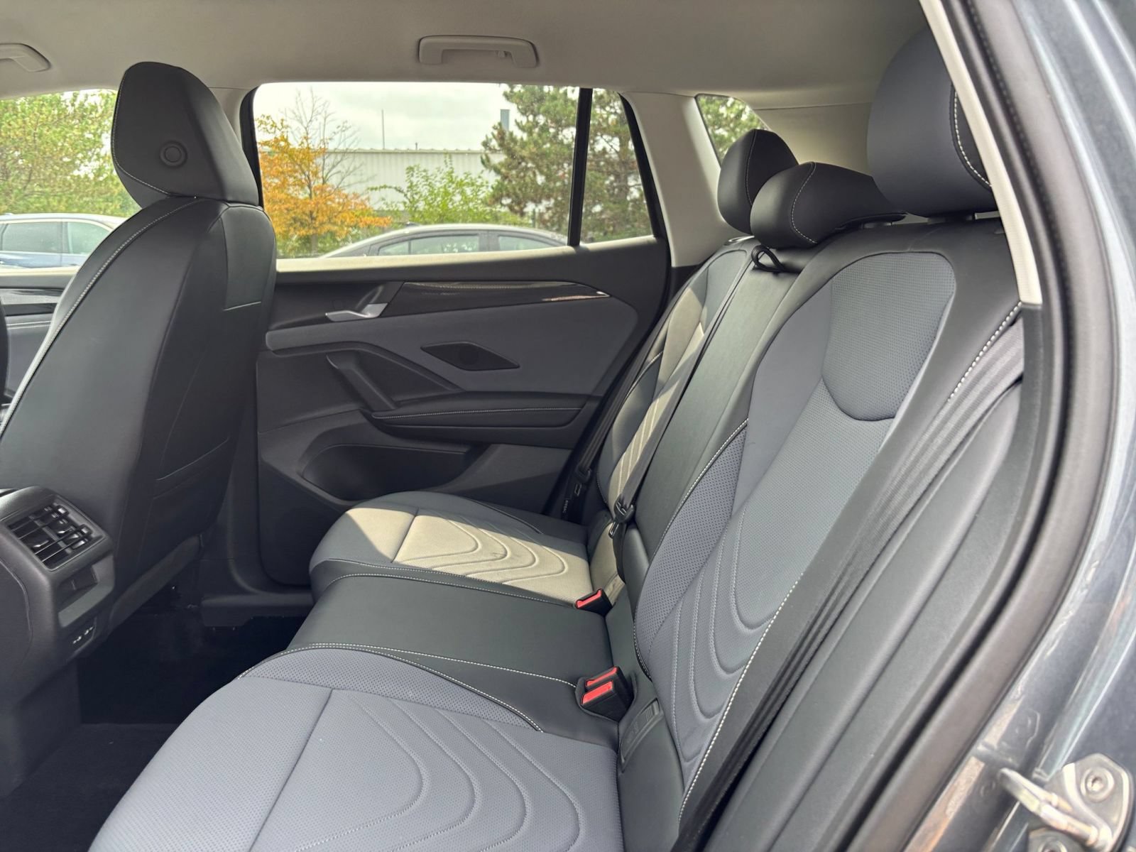 Used 2026 Volkswagen Tiguan SE AWD/4WD image 28