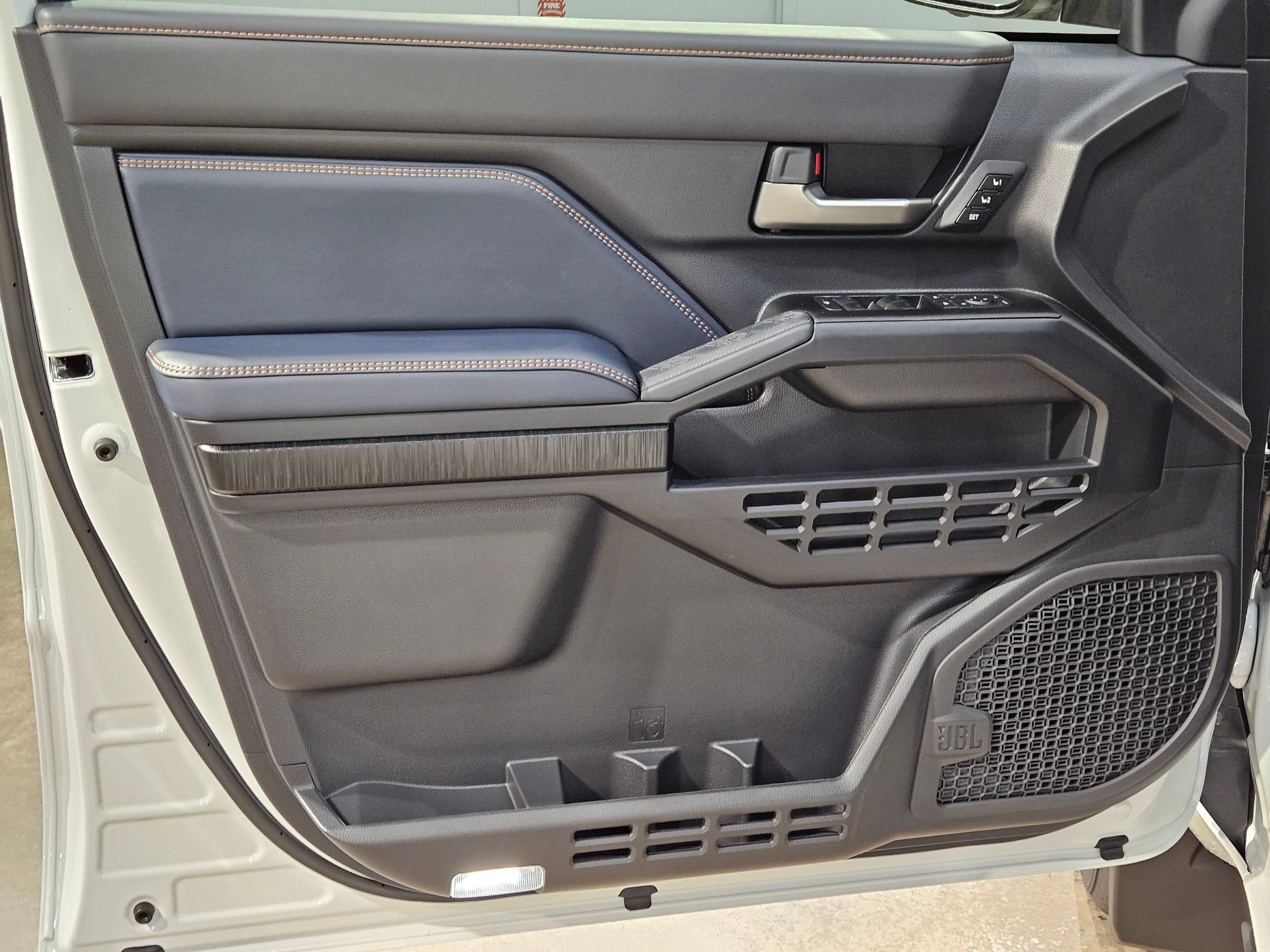 New 2026 Toyota 4Runner Platinum AWD/4WD image 11