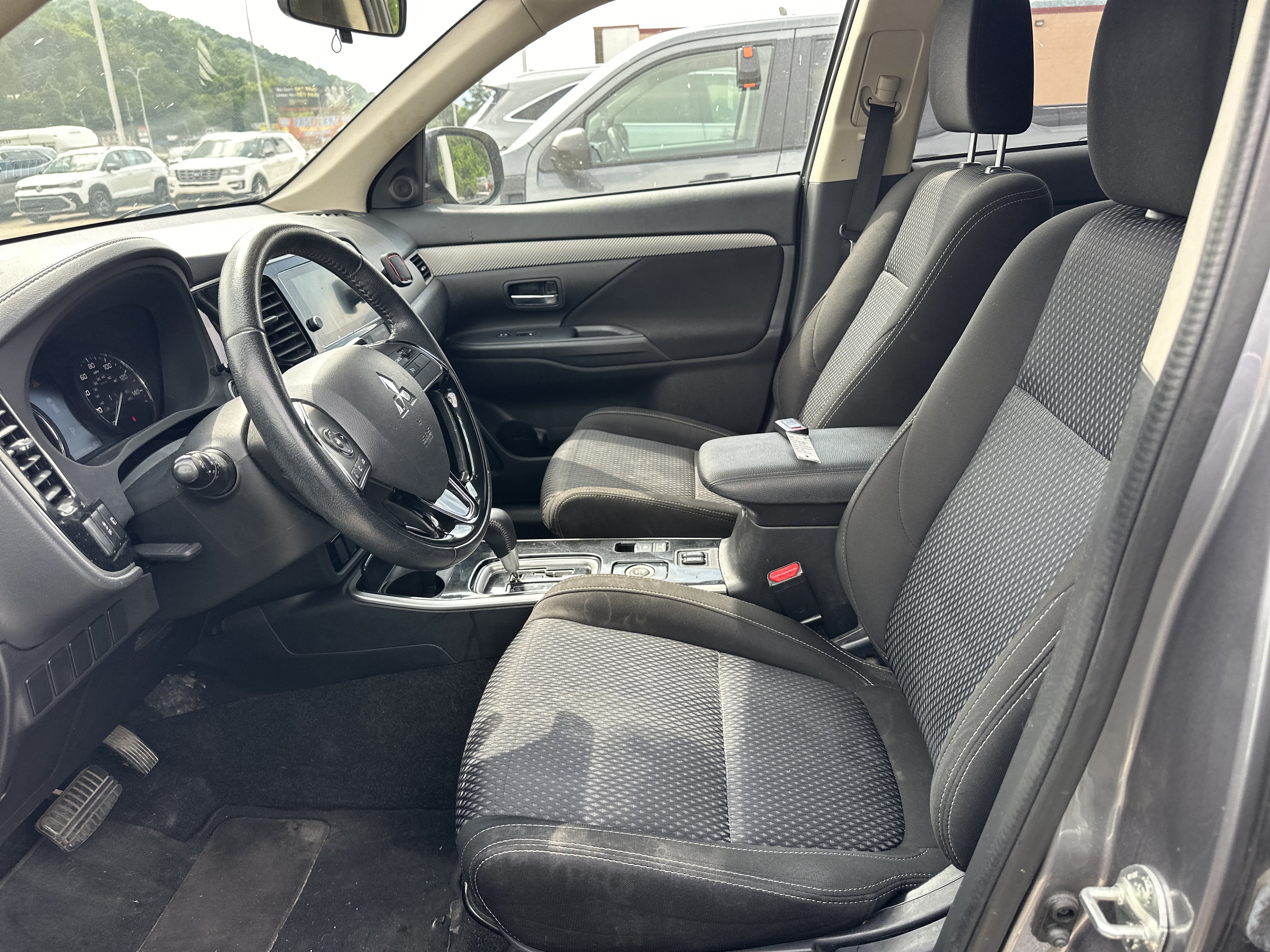 Used 2018 Mitsubishi Outlander SE AWD/4WD image 8