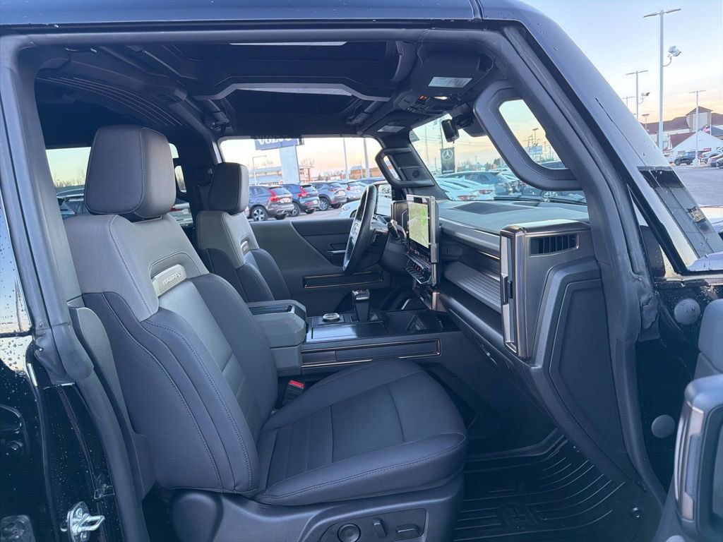 Used 2025 GMC Hummer EV 3X w/ LPO, Cargo Utility Package image 31