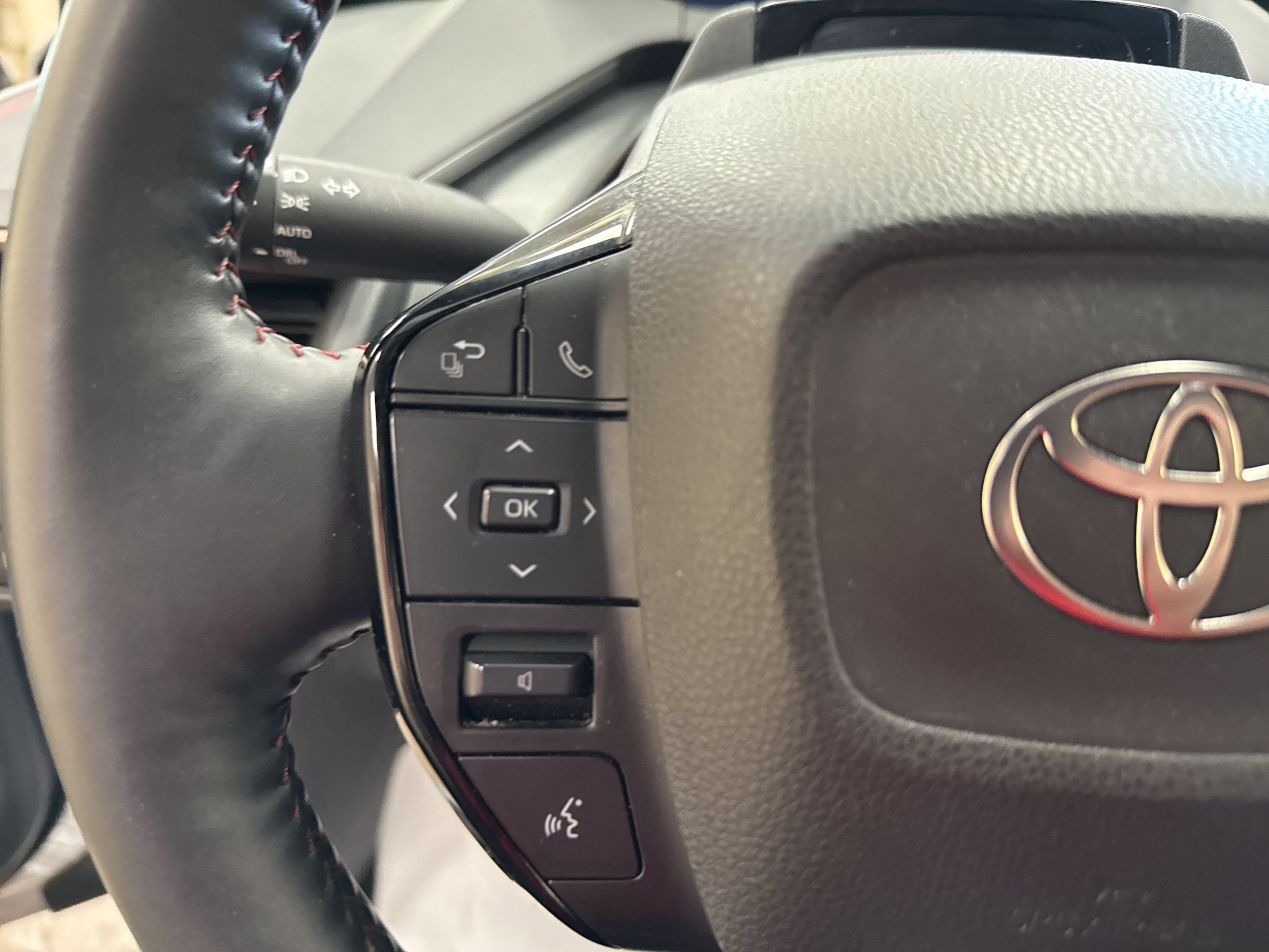 Used 2023 Toyota Prius Prime FWD image 42