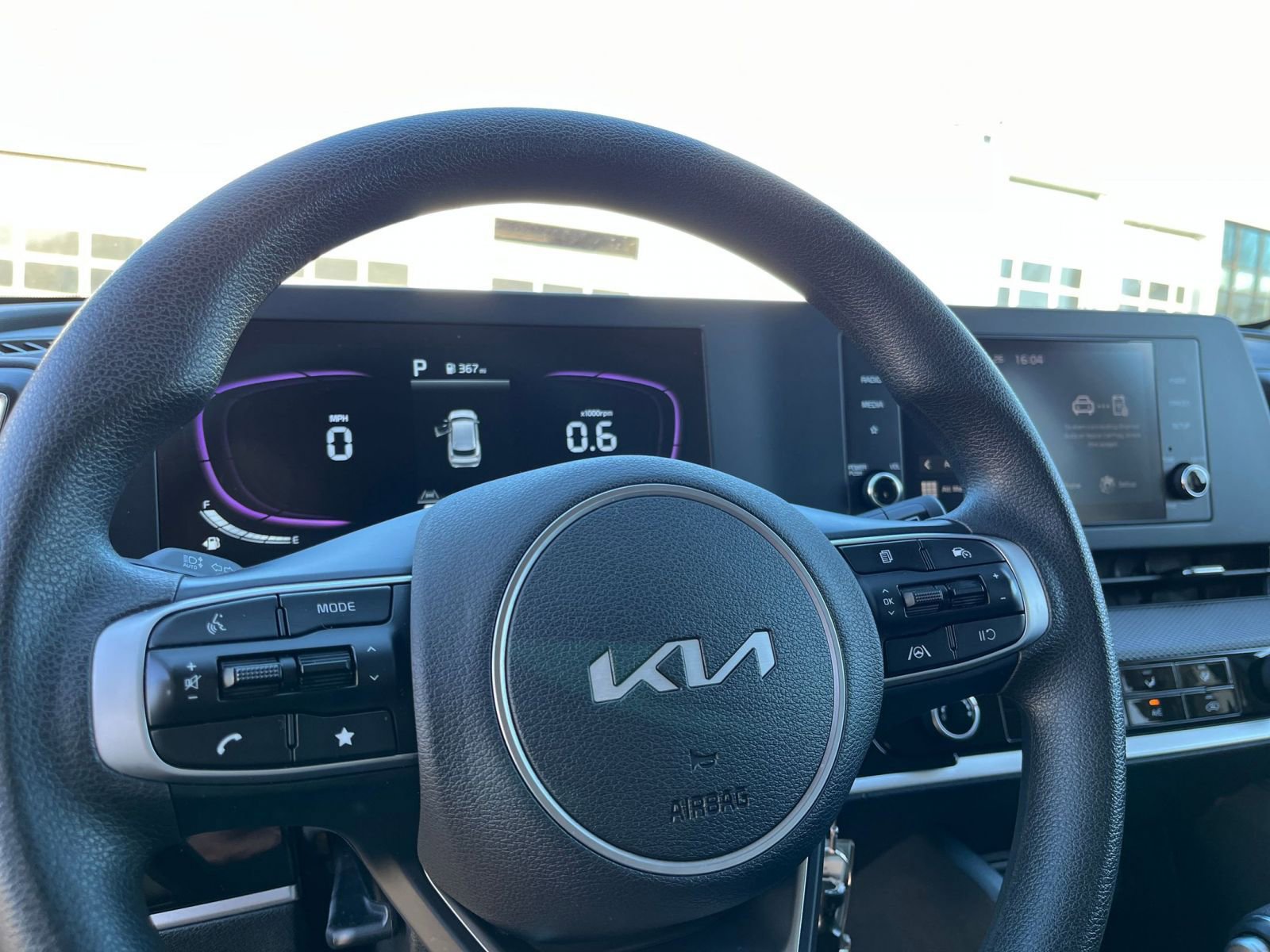 Used 2025 Kia Sportage LX image 28