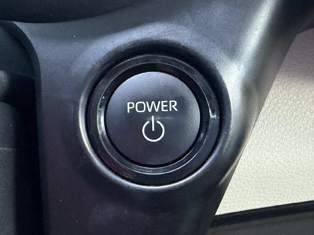 Used 2025 Toyota Sienna Platinum FWD image 19