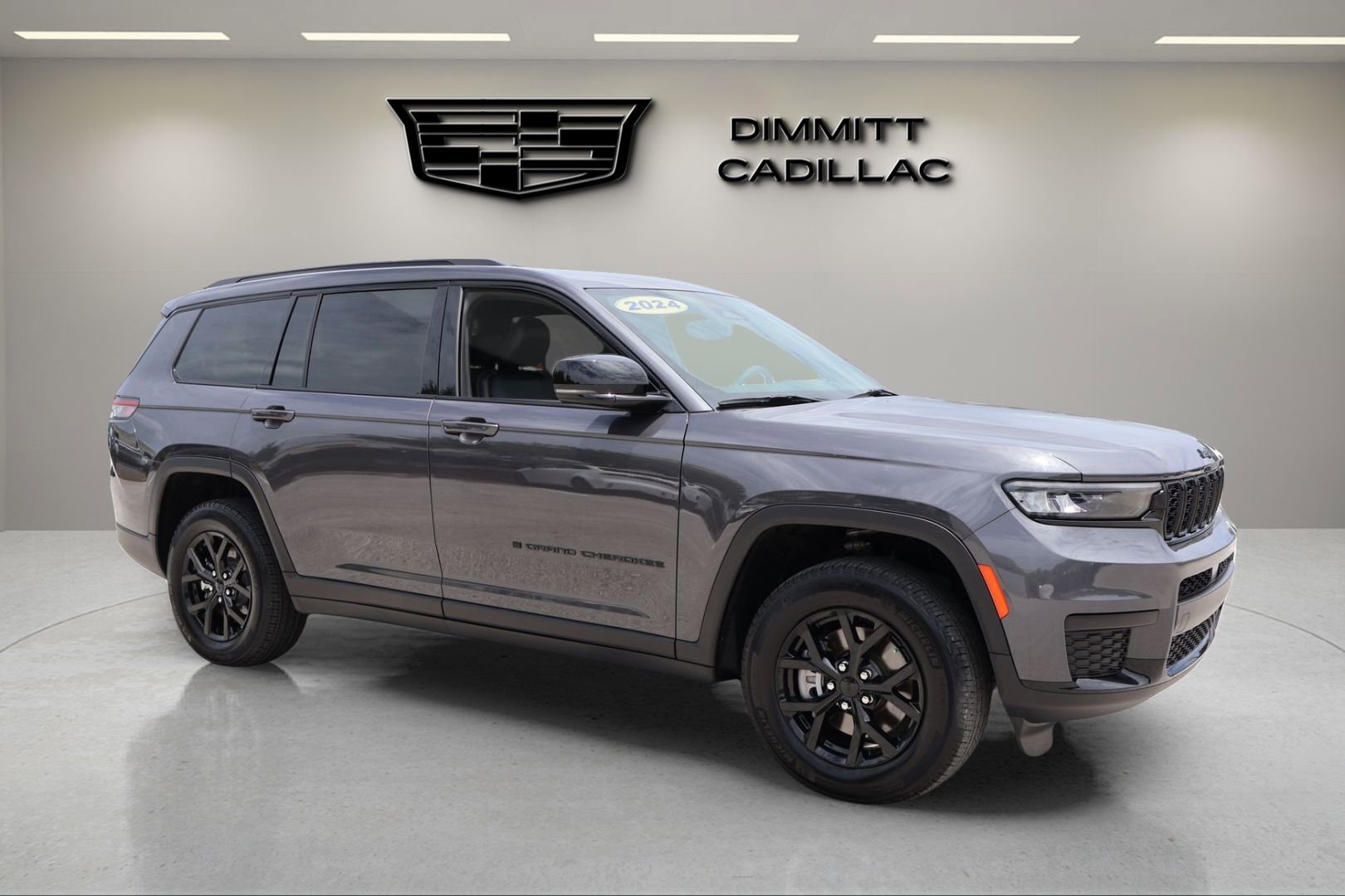 Used 2024 Jeep Grand Cherokee L Altitude AWD/4WD image 7