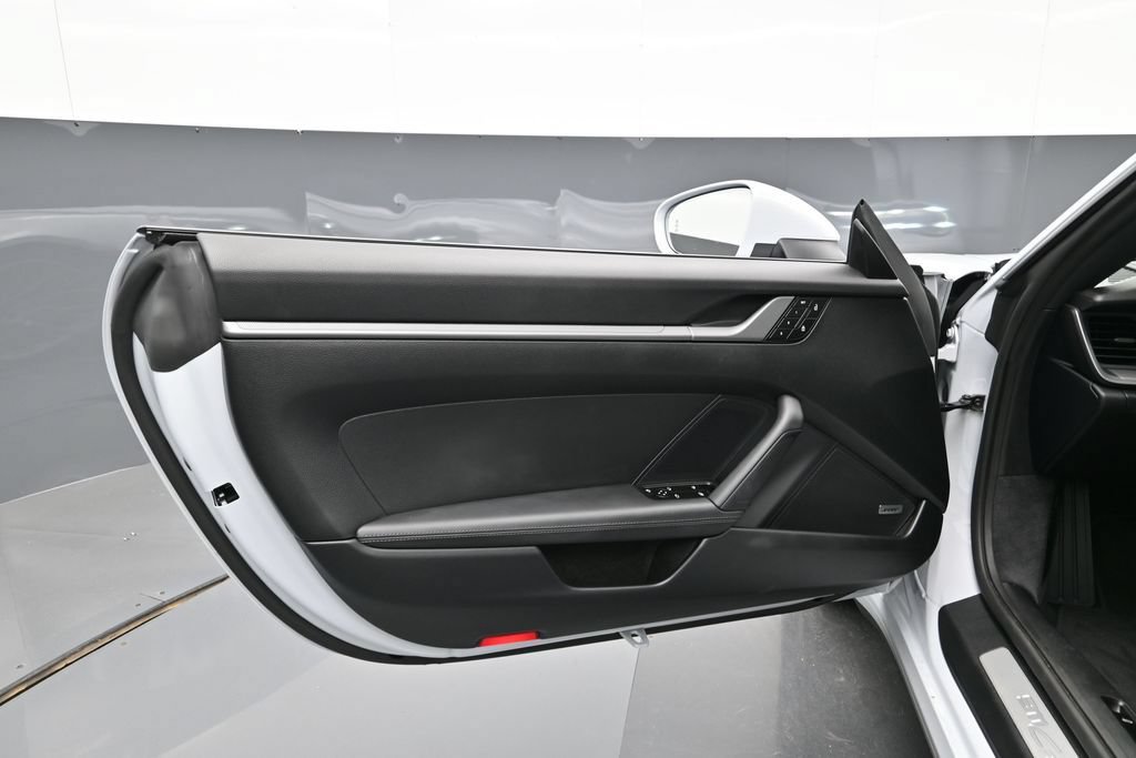 Certified 2025 Porsche 911 Carrera RWD image 8