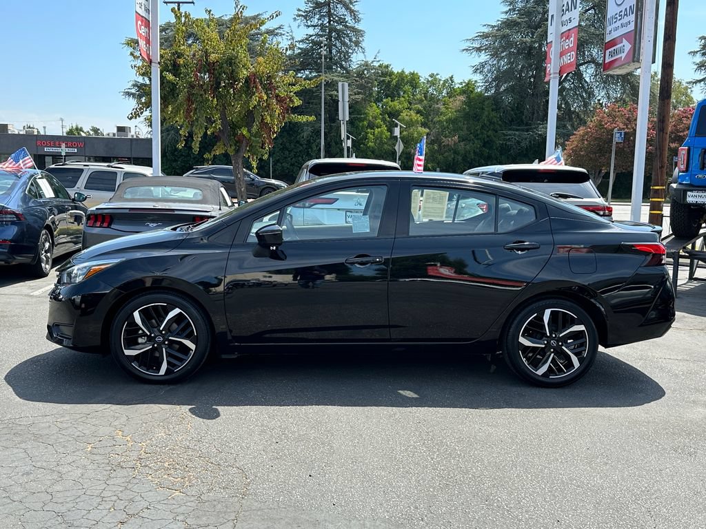 Used 2024 Nissan Versa SR FWD image 3