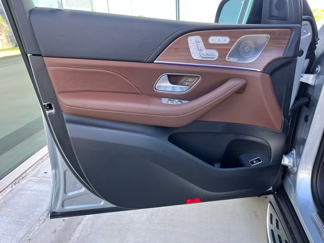 New 2026 Mercedes-Benz GLS 580 4MATIC image 16