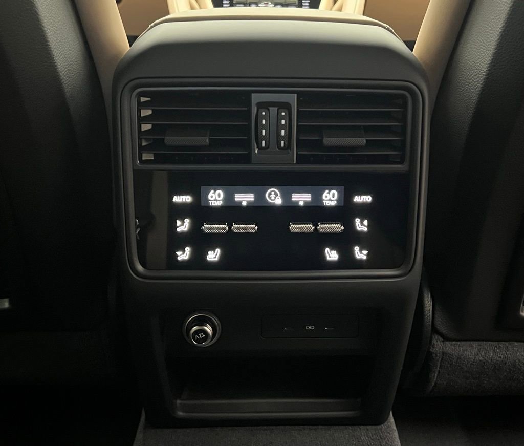 Certified 2025 Porsche Cayenne Coupe AWD/4WD image 17